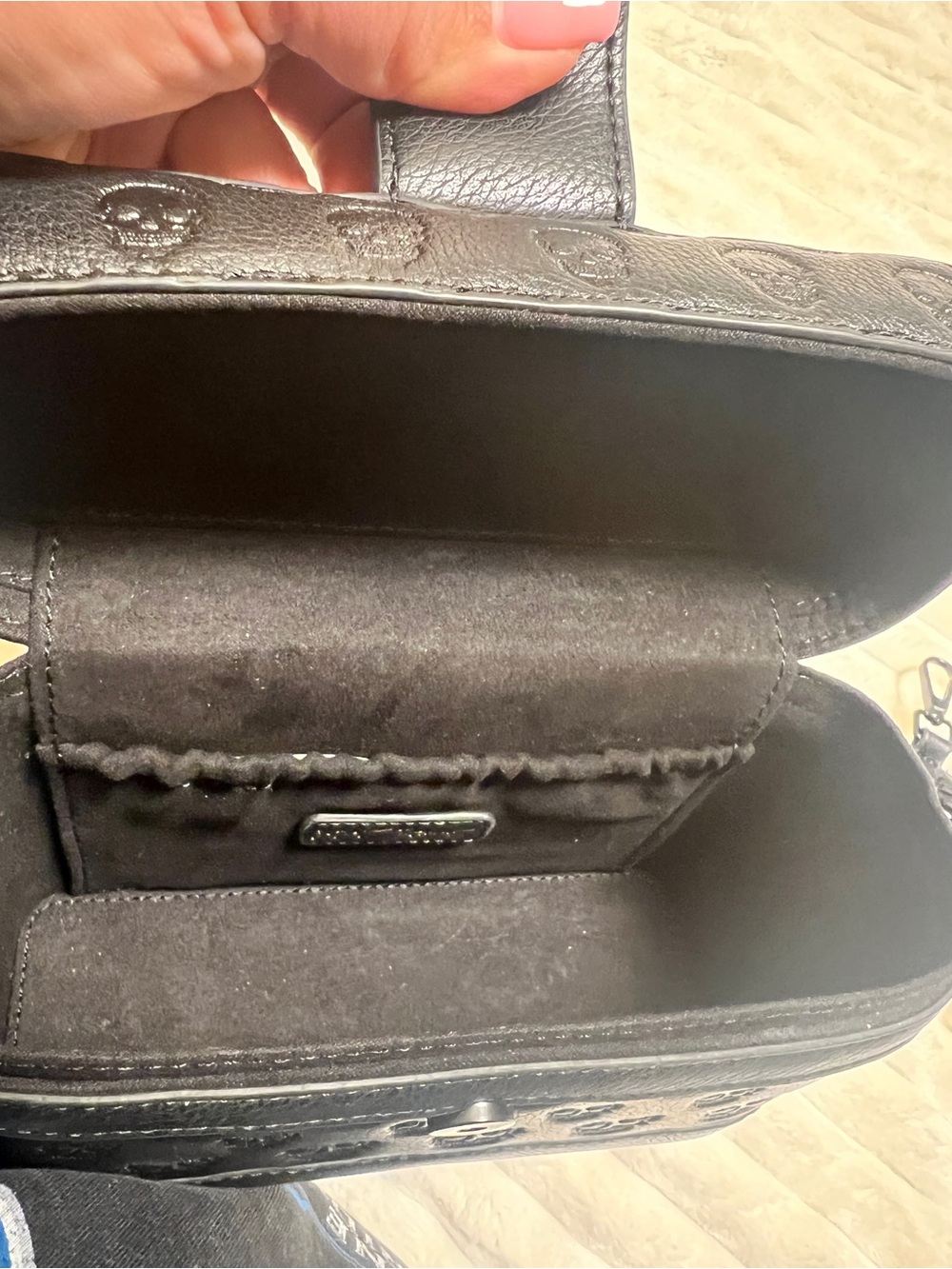 Betsey Johnson Skull Crossbody Bag with Removable Strap & mini coin pouch - Picture 9 of 12